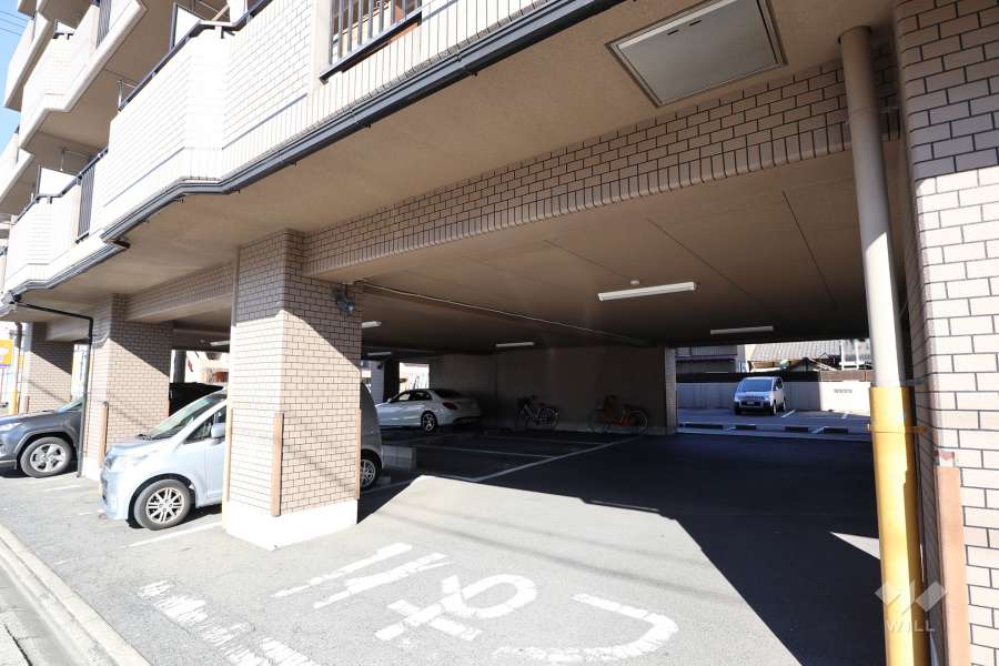 駐車場出入り口・敷地内駐車場（屋外平面式、屋内平面式）