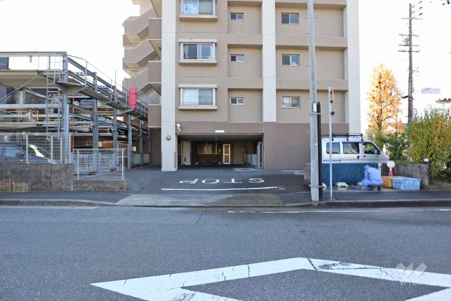 駐車場出入り口・敷地内駐車場（屋外機械式、屋外平面式）