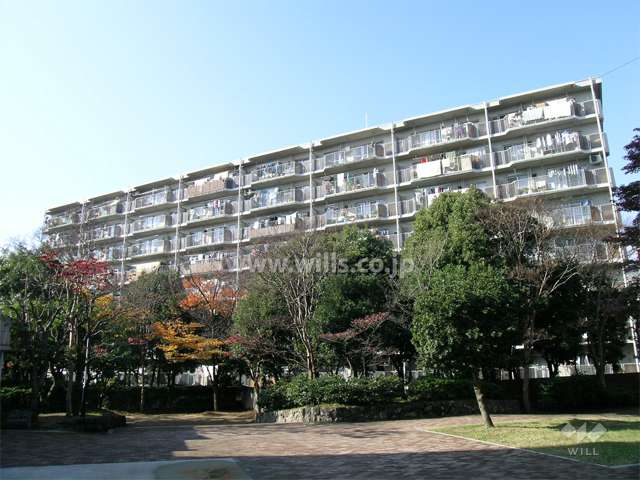 公団江坂住宅5号棟の外観（南東側から）