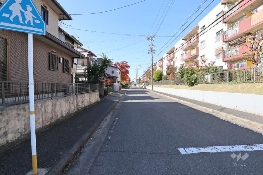 敷地南側の前面道路