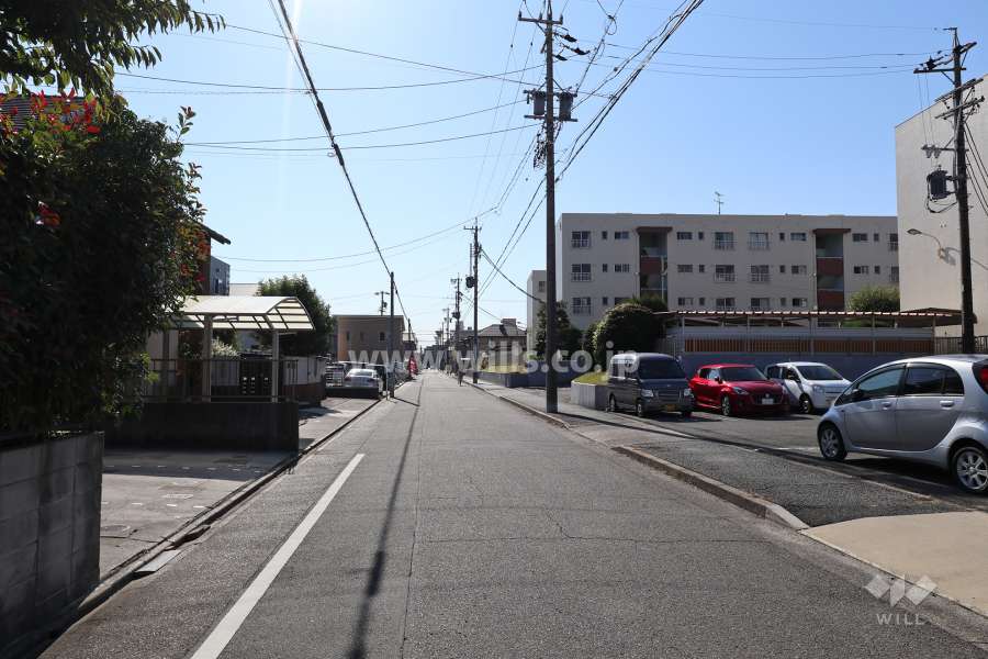 敷地東側の前面道路