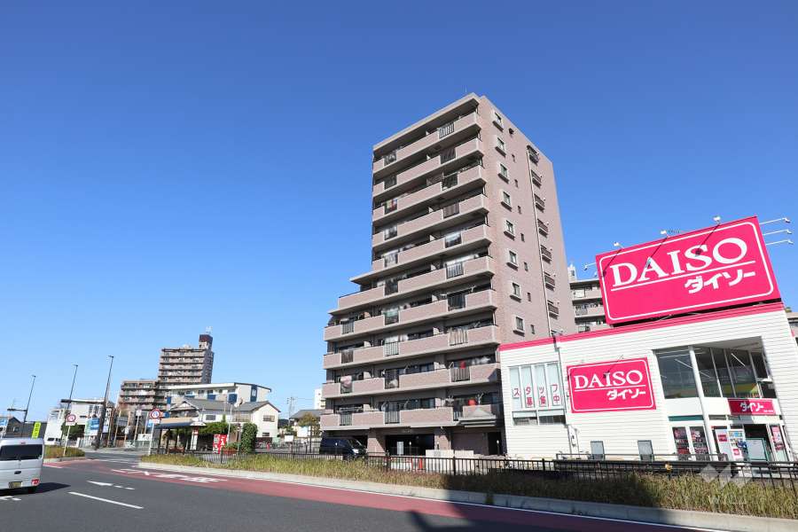 宝マンション一色新町の外観（南東側から）