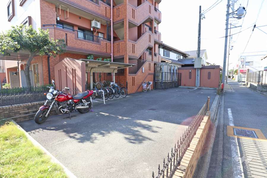 敷地内駐車場（屋外平面式）