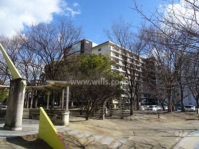 『江坂公園』から見たグリーンコーポ江坂の遠景