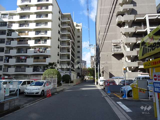 敷地北側の前面道路（東側から）