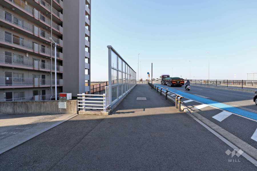 敷地北側は国道1号線に面しています。