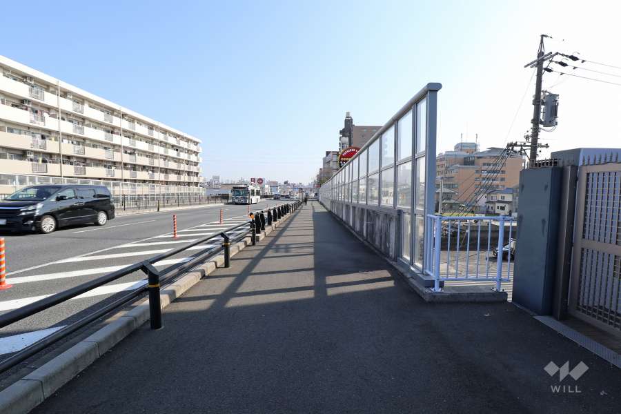 敷地北側の前面道路