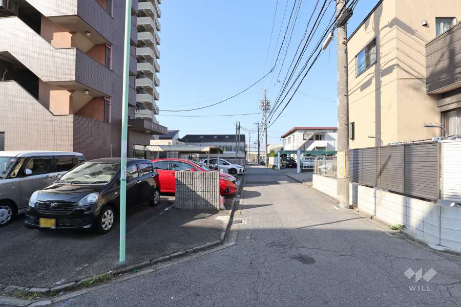 敷地北側の前面道路