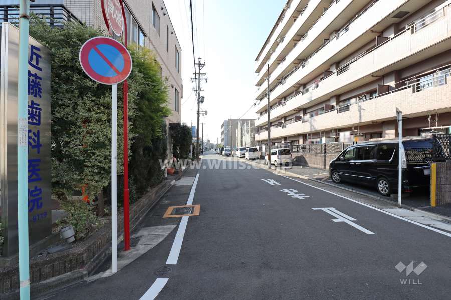 敷地南側の前面道路