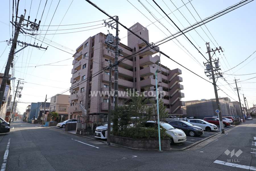宝マンション日比野ウエストの外観（北東側から）