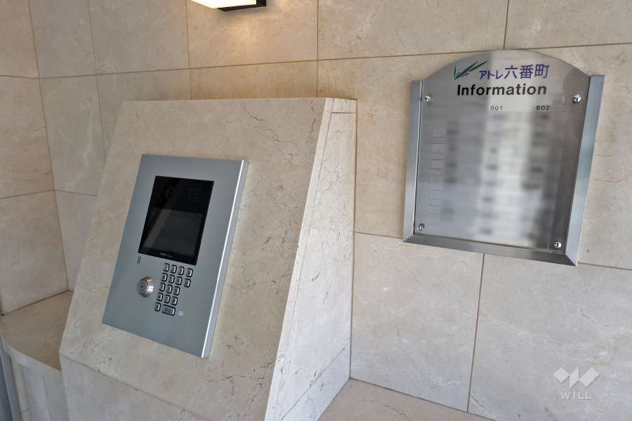 オートロックと案内板