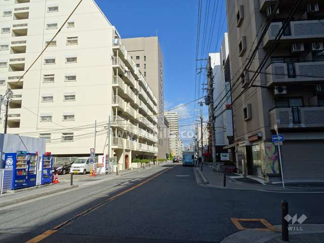 敷地東側の前面道路