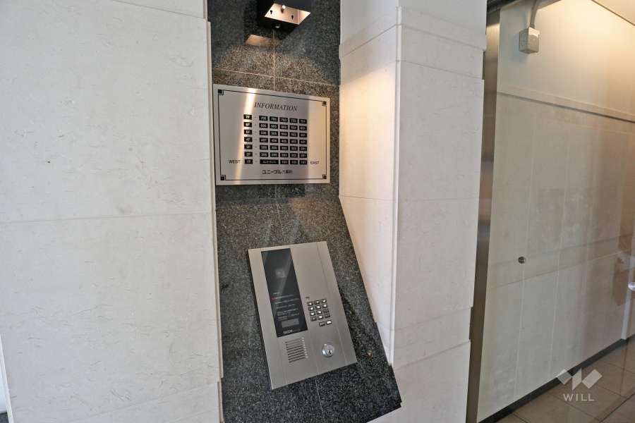 オートロックと案内板