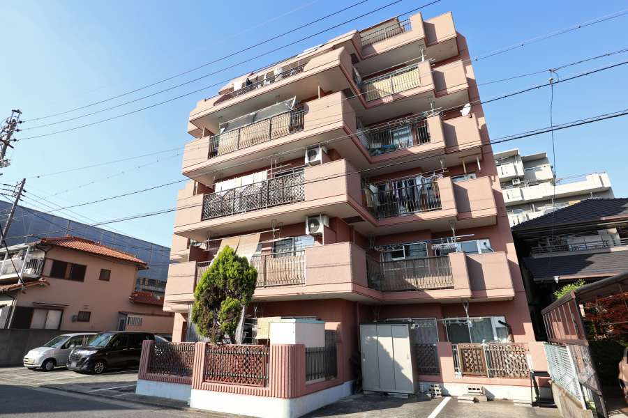 真栄マンション蜆橋の外観（南東側から）