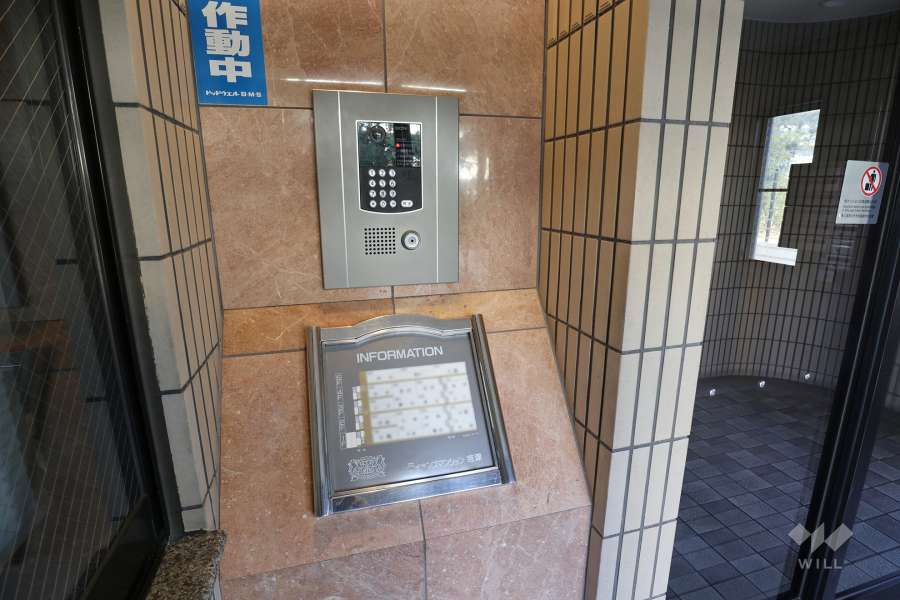 オートロックの操作盤、案内板