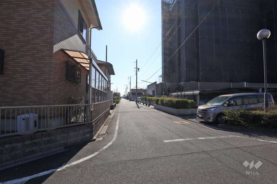 敷地東側の前面道路