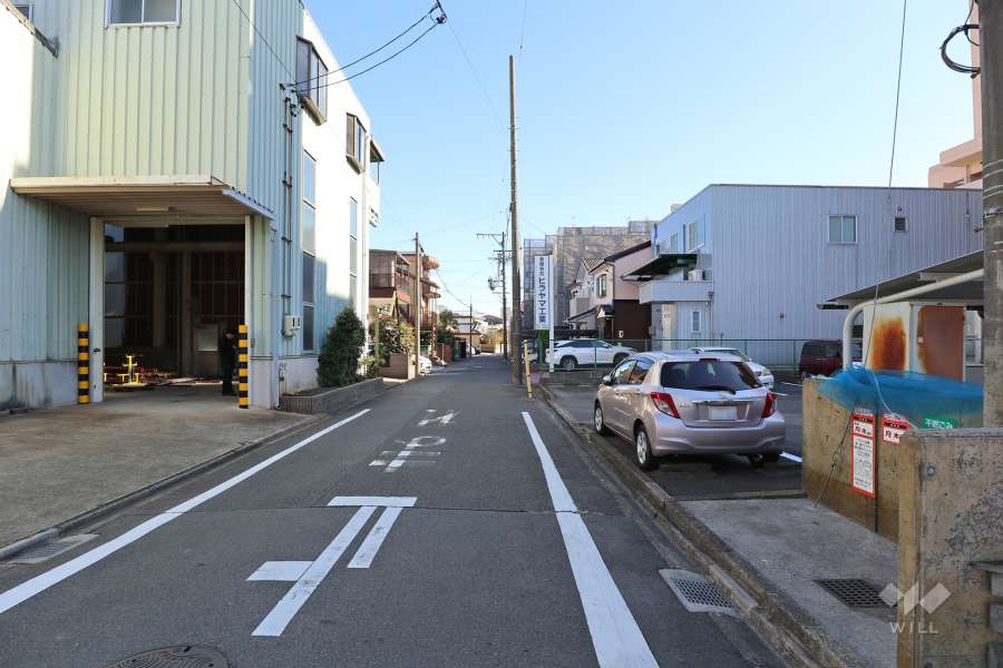 敷地北側の前面道路