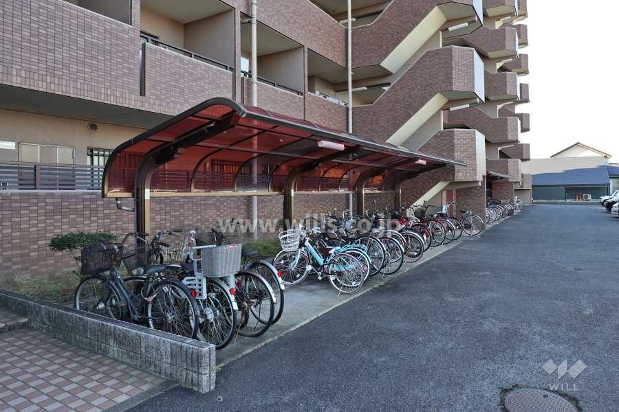 駐輪場（ルーフ付き）