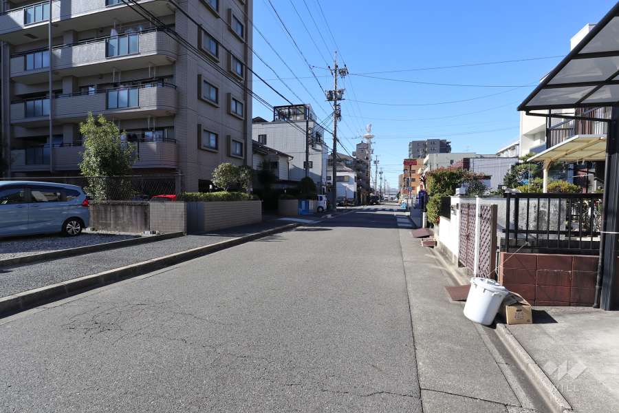 敷地北側の前面道路