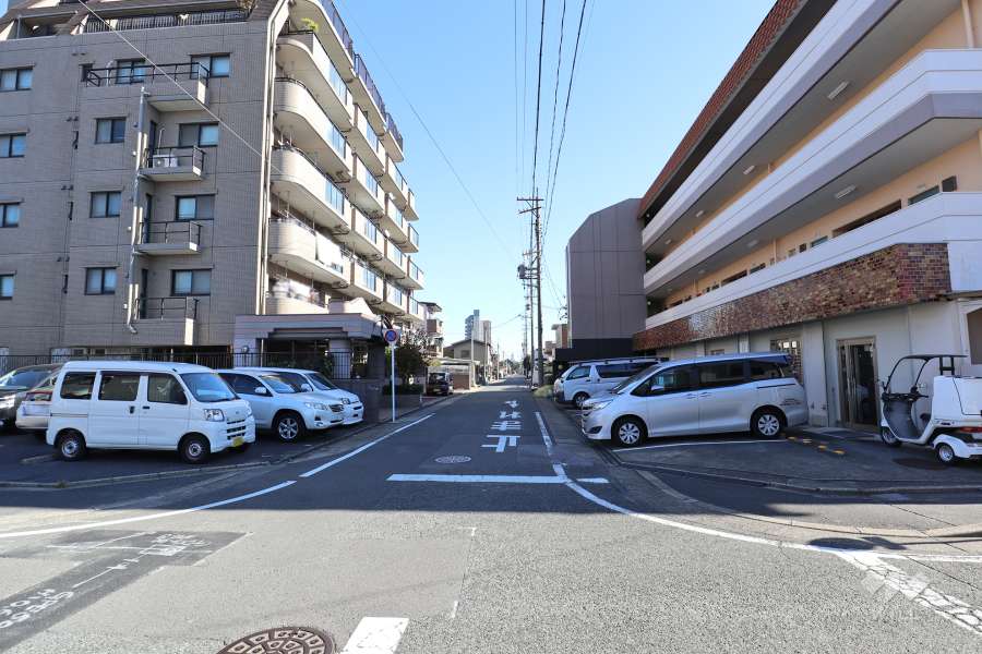 敷地南側の前面道路（高畑荒子第3号線）