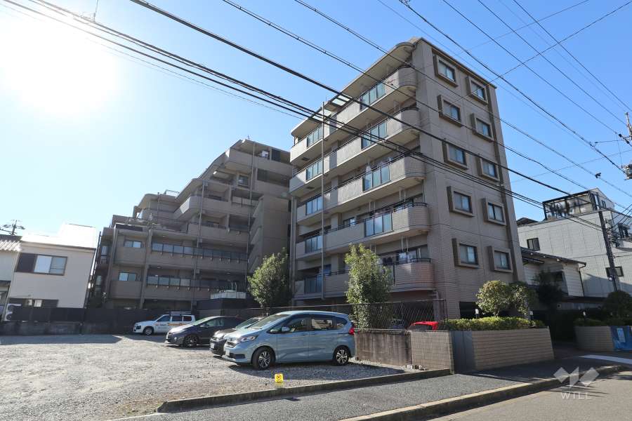 ライオンズマンション高畑の外観（北東側から）