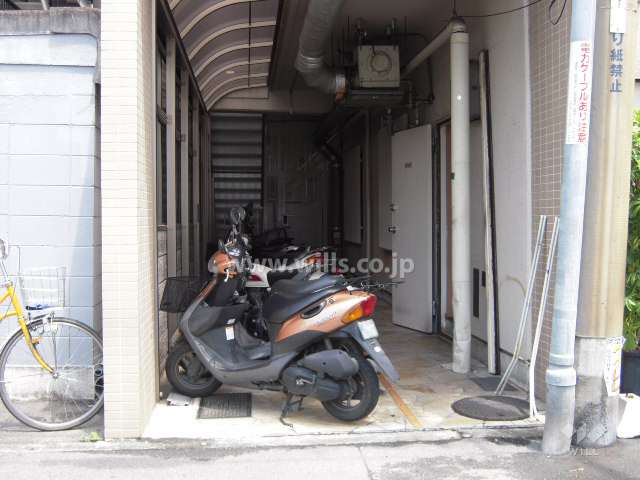 バイク置き場(南側)