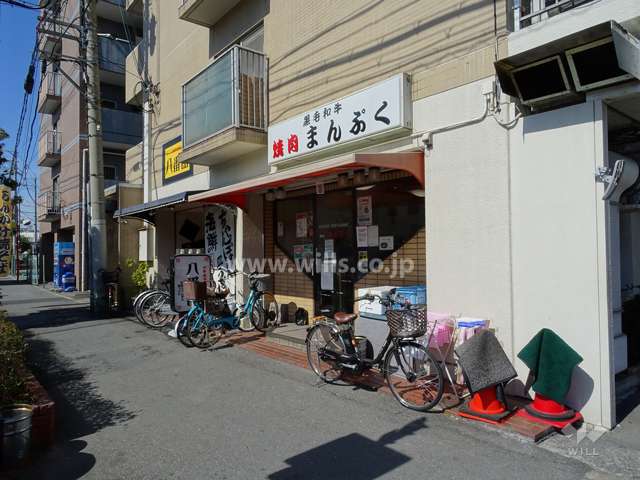 1階には店舗が入っています。