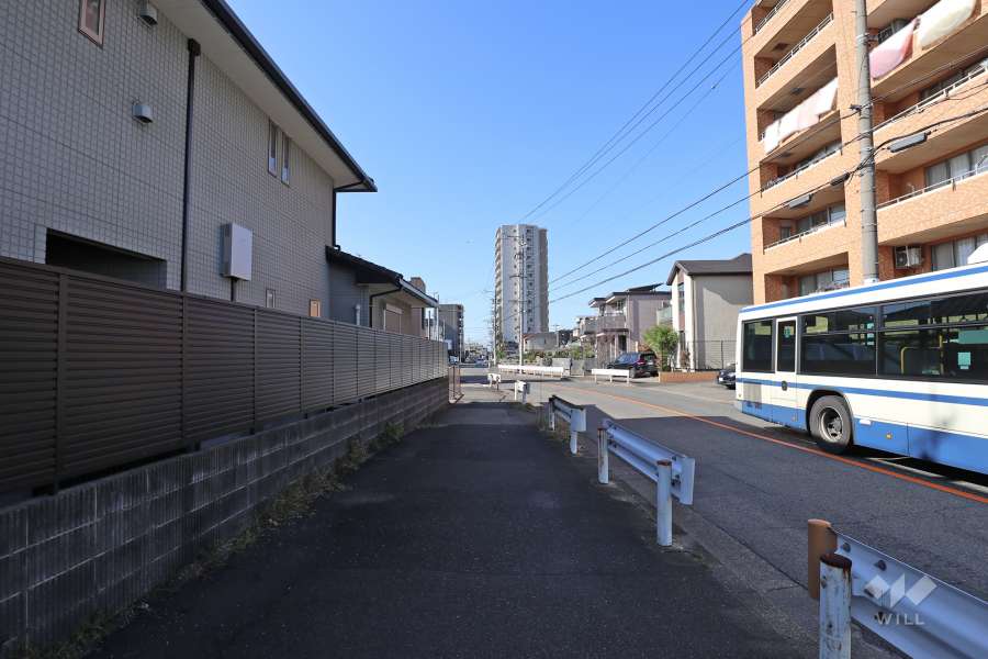 敷地南側の前面道路