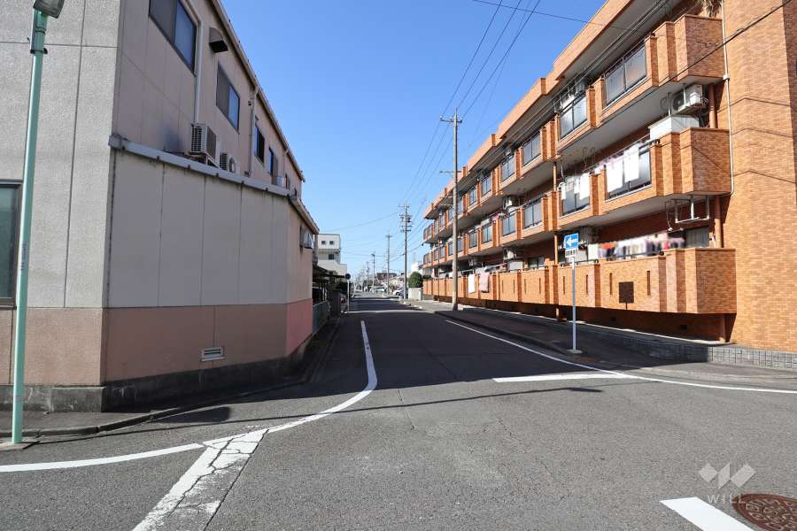 敷地南側の前面道路