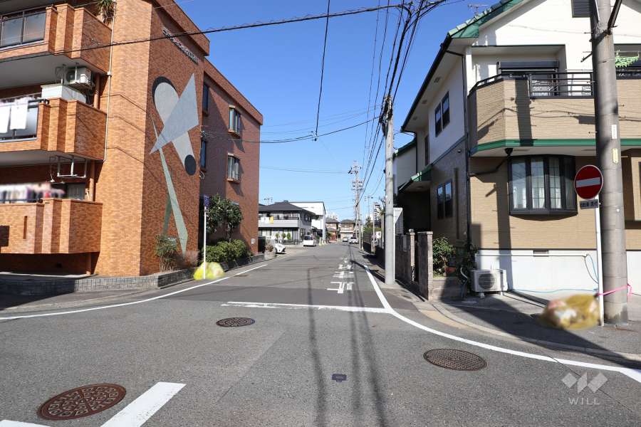 敷地東側の前面道路