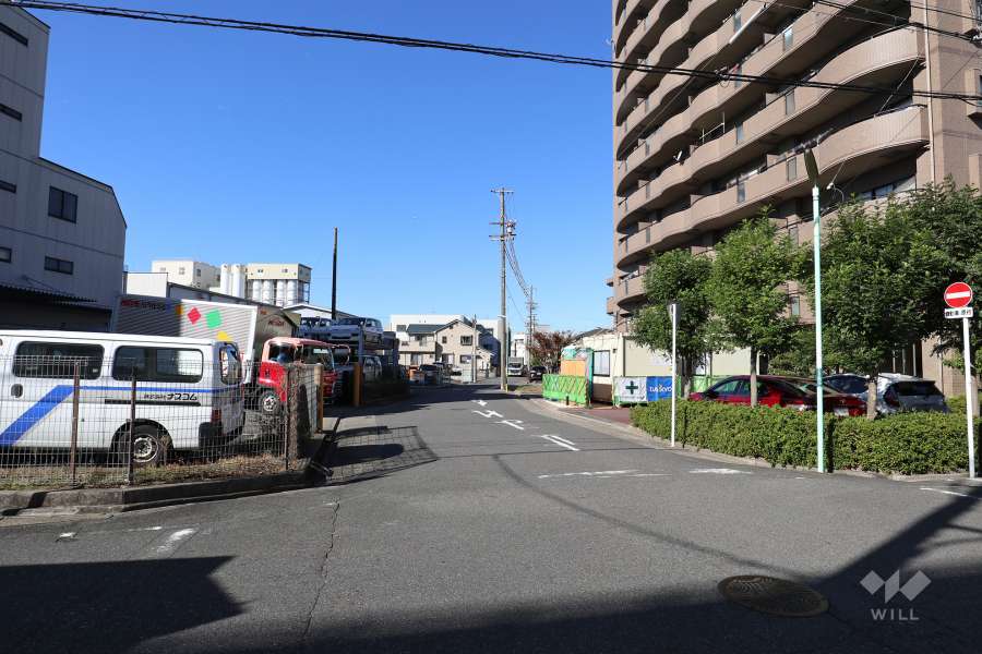 敷地南側の前面道路