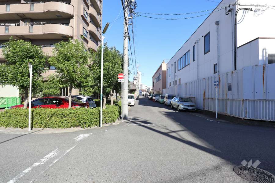 敷地東側の前面道路