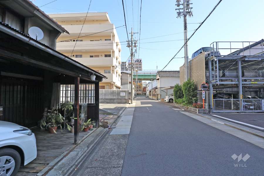 敷地北側の前面道路