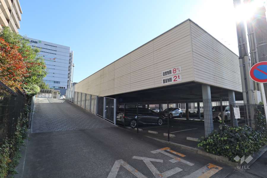 敷地内駐車場（自走式立体）・2Fにある駐車場へのアプローチ