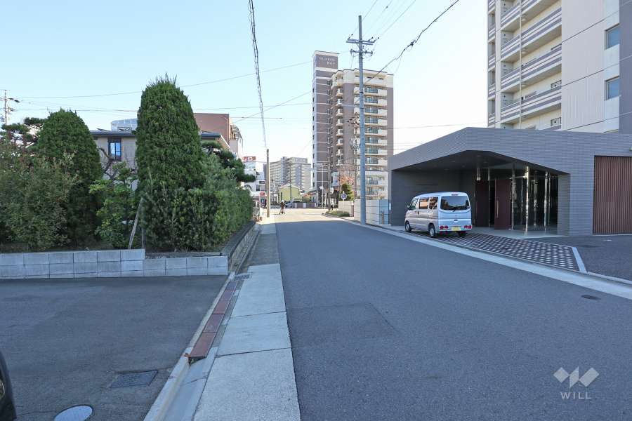 敷地北側の前面道路