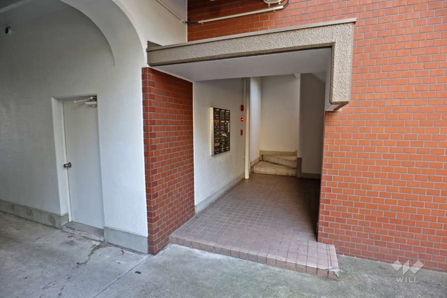 住戸入り口（共用ポスト）