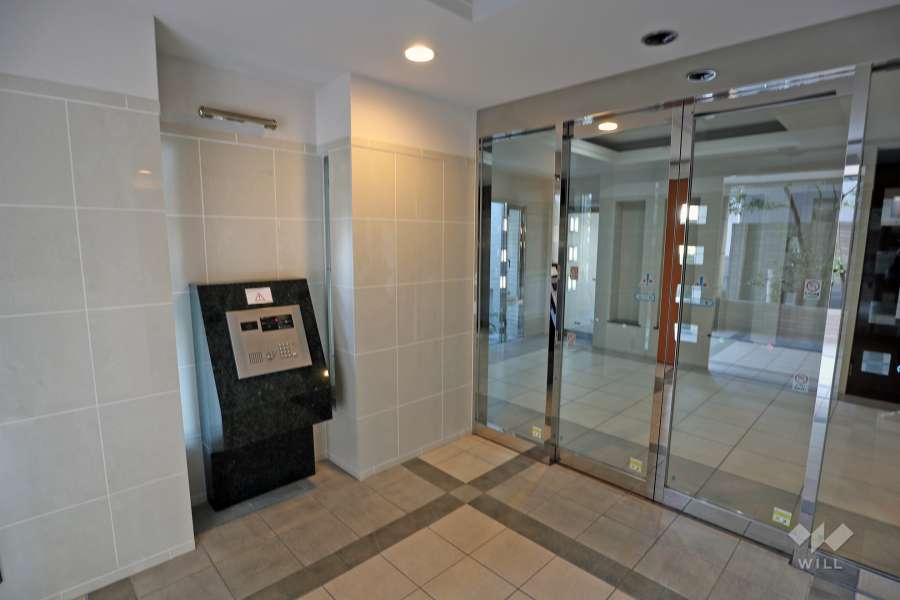 エントランスはオートロック付きです。