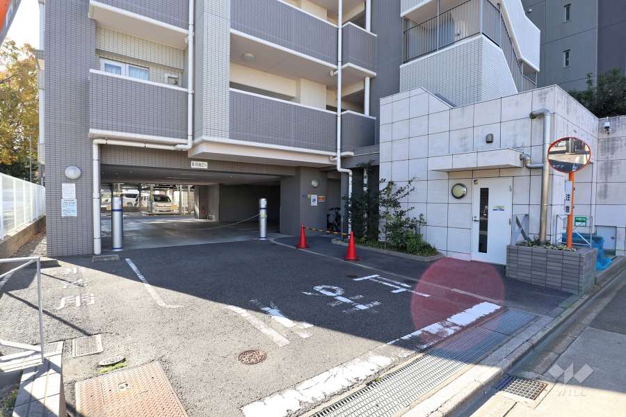 駐車場出入り口（ロボットゲート付き）