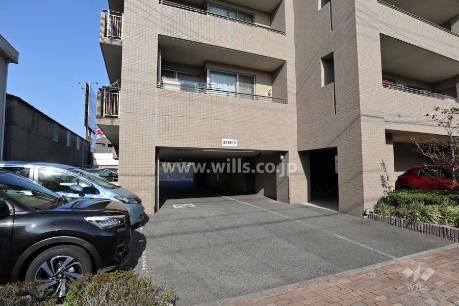 敷地内駐車場（屋外平面式、屋内平面式）
