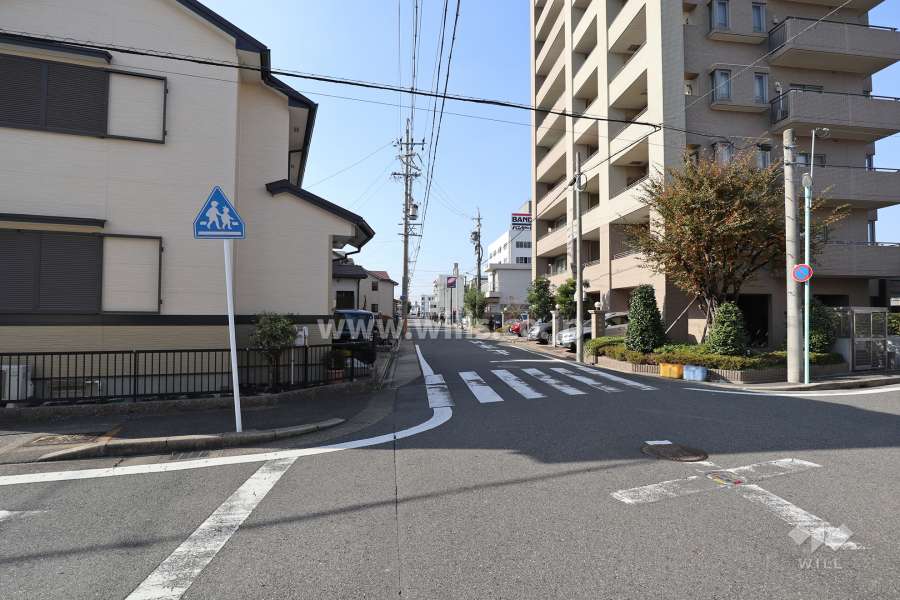 敷地南側の前面道路