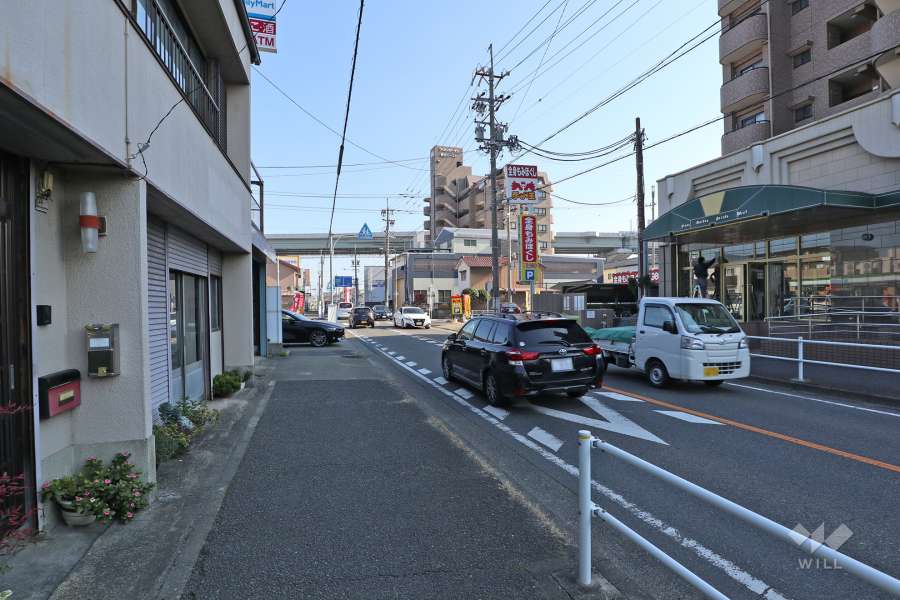 敷地北側の前面道路