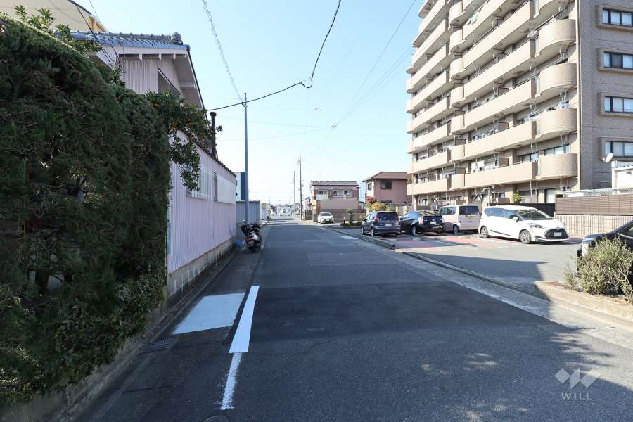 敷地南側の前面道路