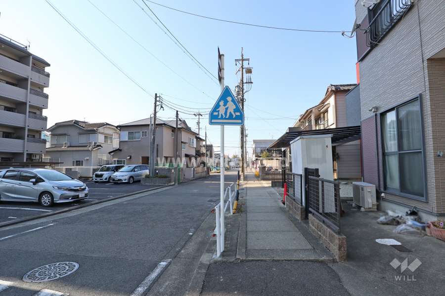 敷地北側の前面道路