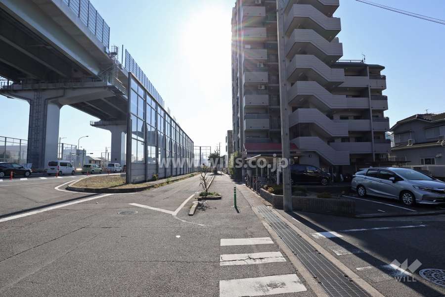 敷地東側の前面道路