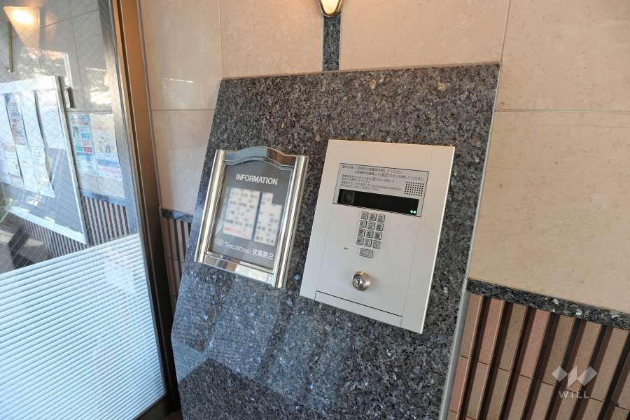 オートロックの操作盤、案内板