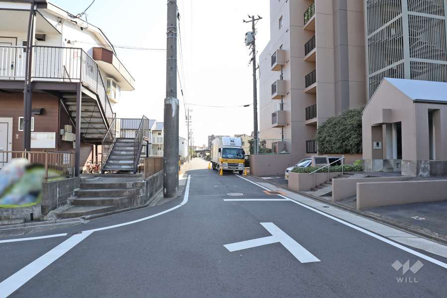 敷地東側の前面道路