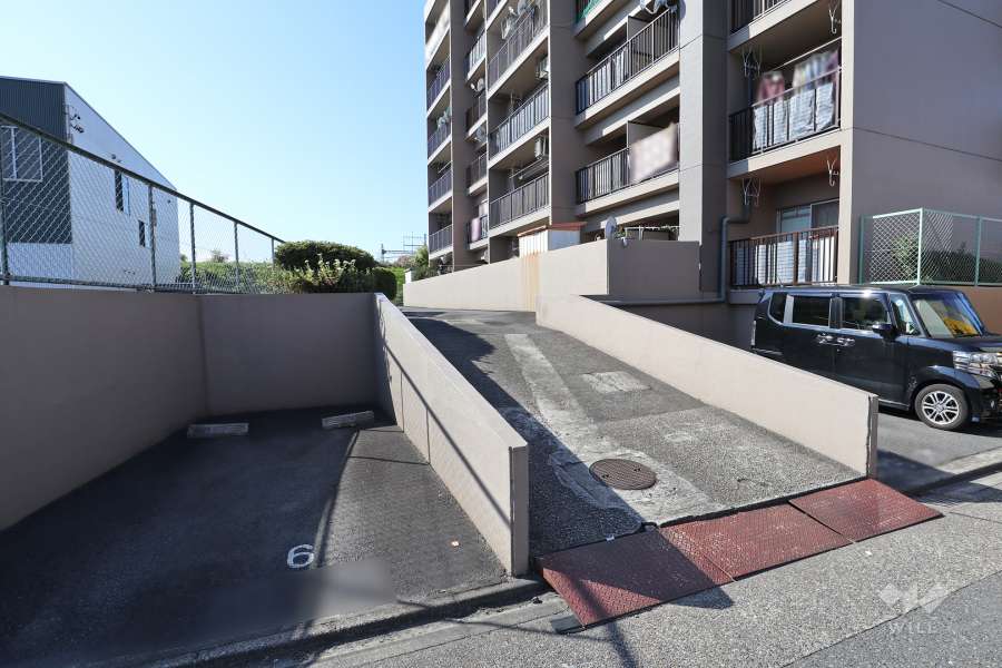 駐車場の出入り口・敷地内駐車場（屋外平面式）