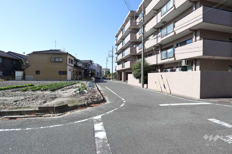 敷地南側の前面道路