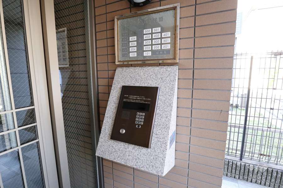 オートロックの操作盤、案内板