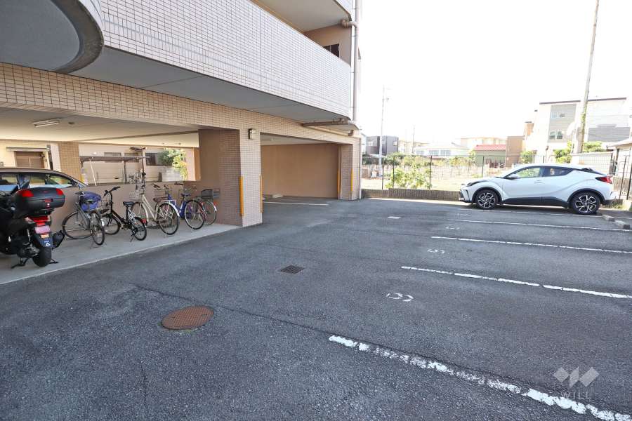 敷地内駐車場（屋内平面式、屋外平面式）